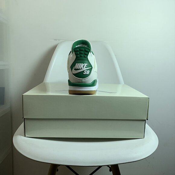 Air Jordan 4 Retro Mid Pine Green - Picture 4 of 7